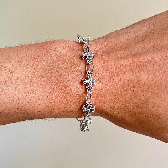 y2k grunge silver cross pendant bracelet - Picture 3 of 8